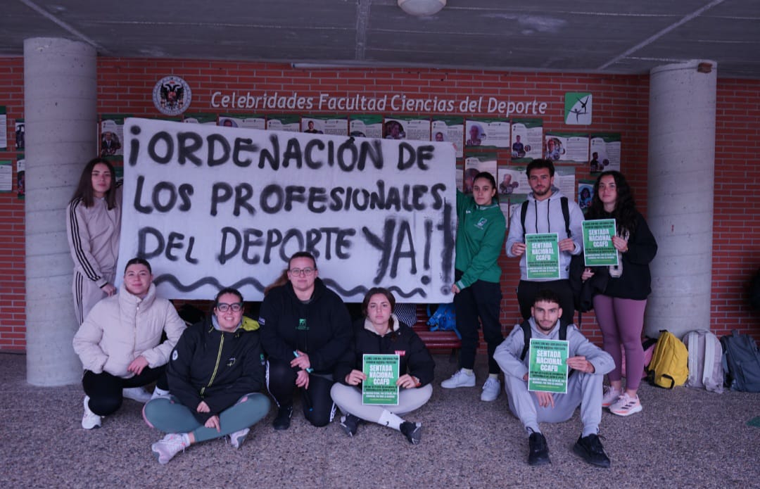Foto con personas participantes en la concentración